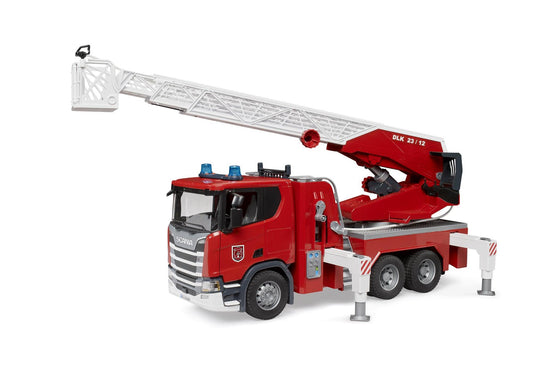 Bruder 03591 Scania Super 560R Feuerwehr mit Drehleiter, Wasserpumpe und Light & Sound Modul - plegobil