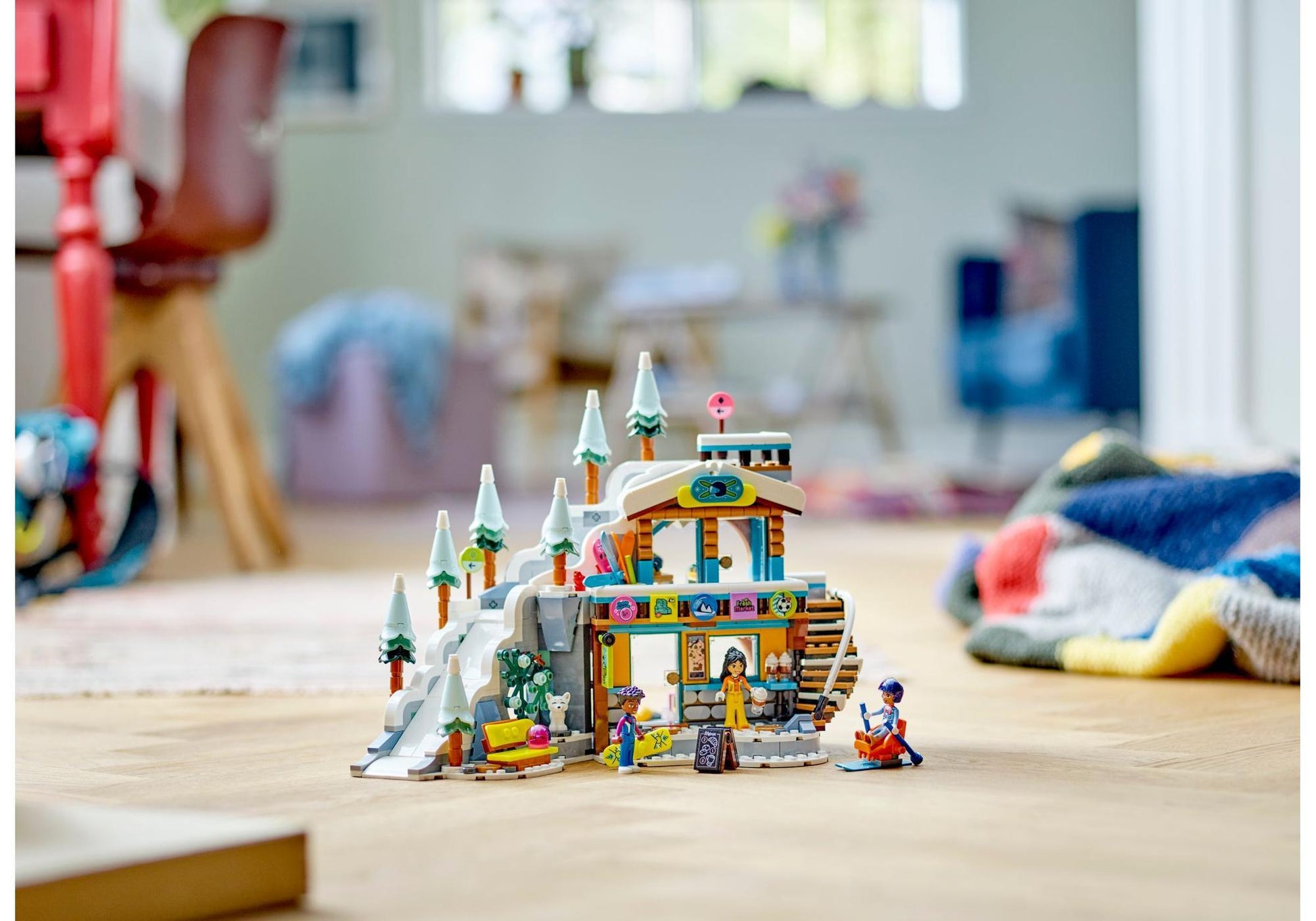 Lego 41756 Friends Skipiste und Café - plegobil