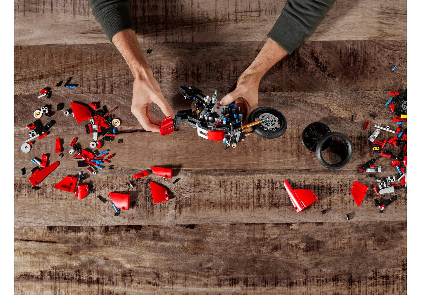 Lego 42107 Technic Ducati Panigale V4 R - plegobil