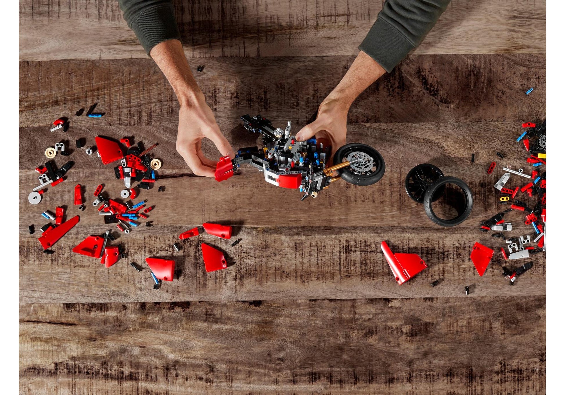 Lego 42107 Technic Ducati Panigale V4 R - plegobil