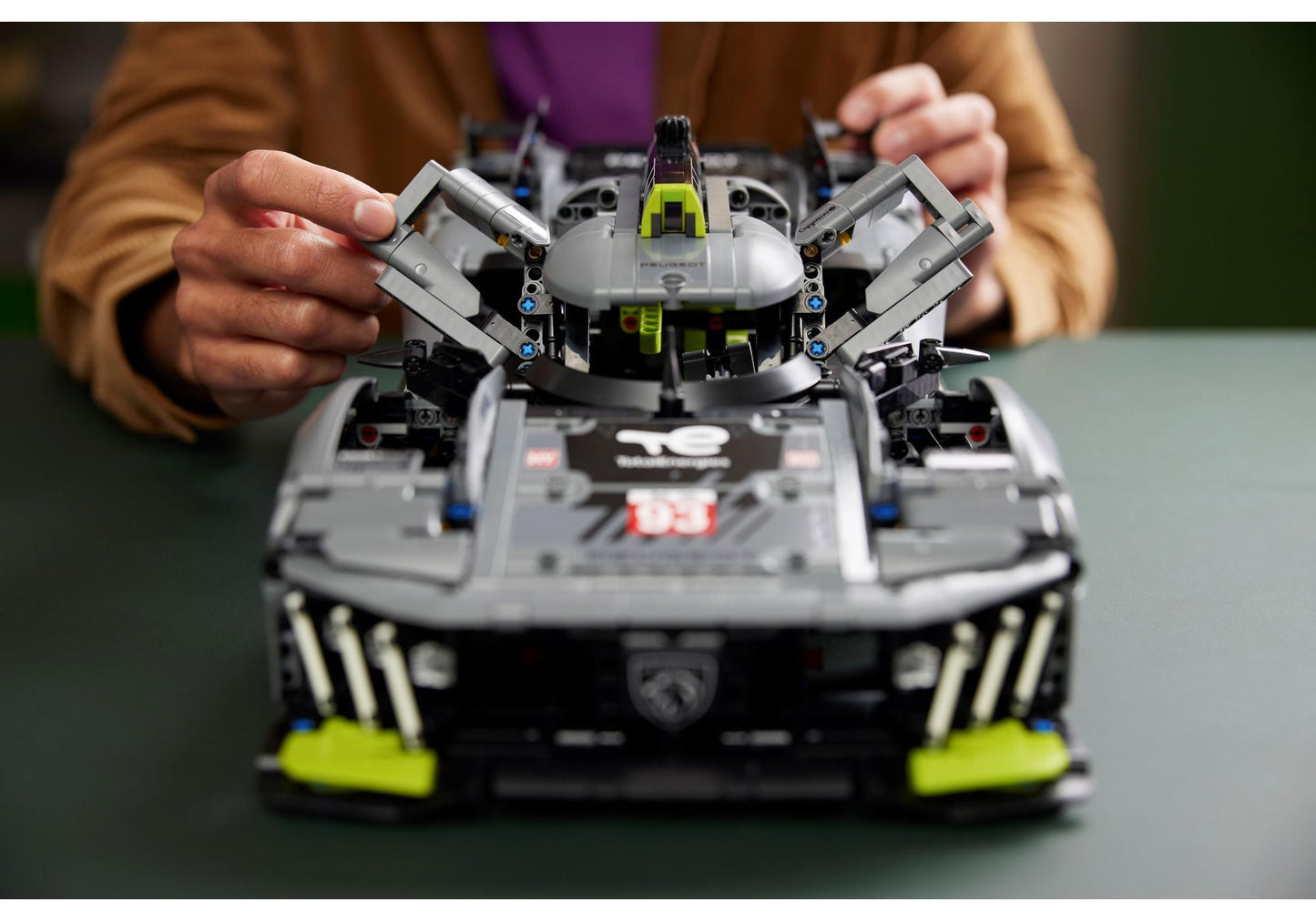 Lego 42156 Technic Peugot 9X8 24H Le Mans Hybrid Hypercar - plegobil