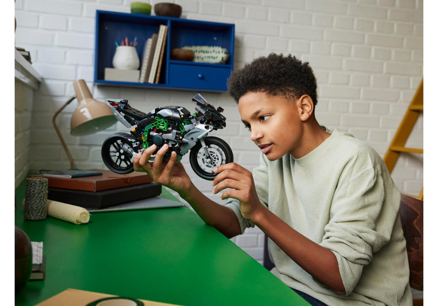 Lego 42170 Technic Kawasaki Ninja H2 Motorcycle - plegobil