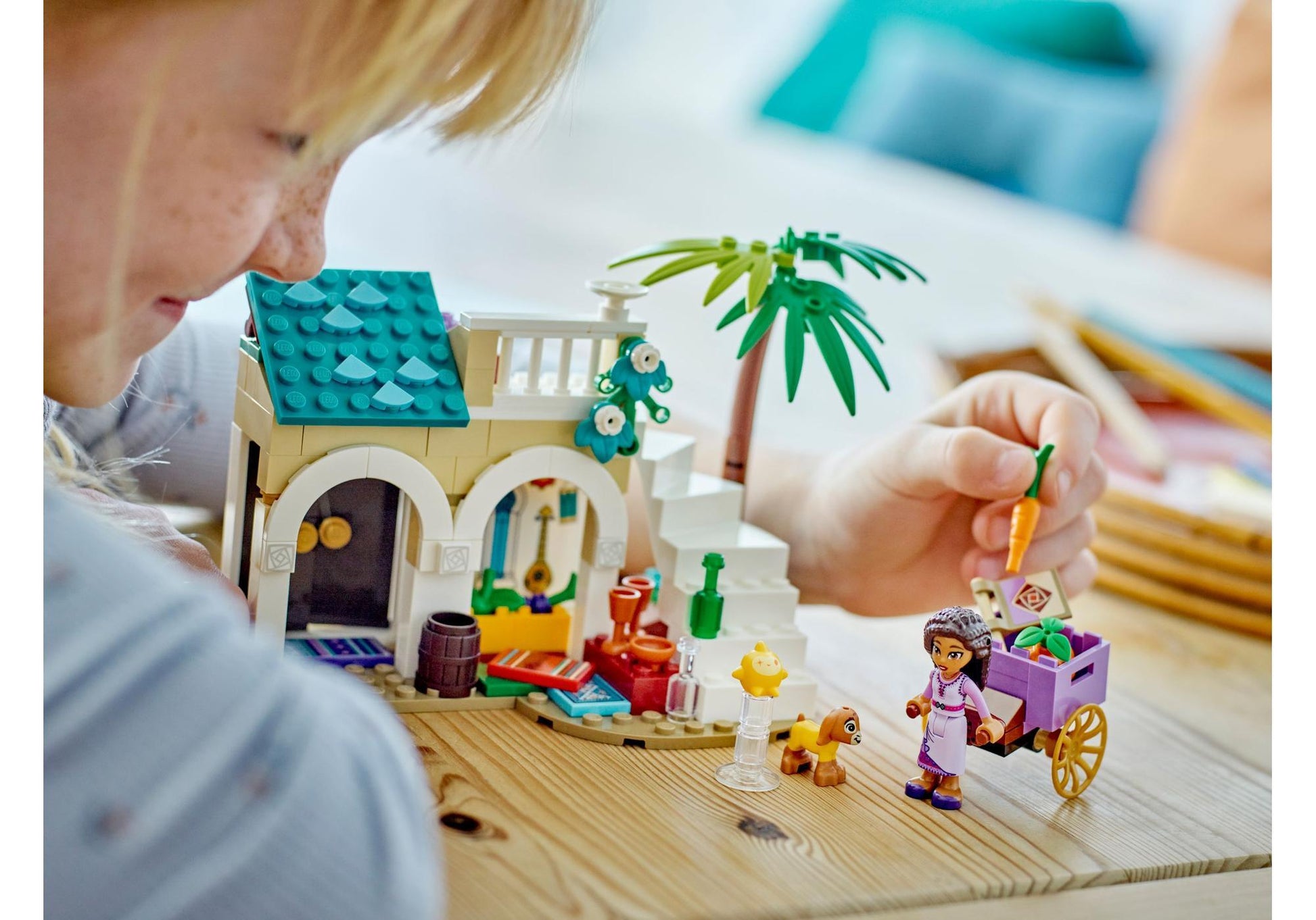 Lego 43223 Disney Wish: Asha in der Stadt Rosas - plegobil