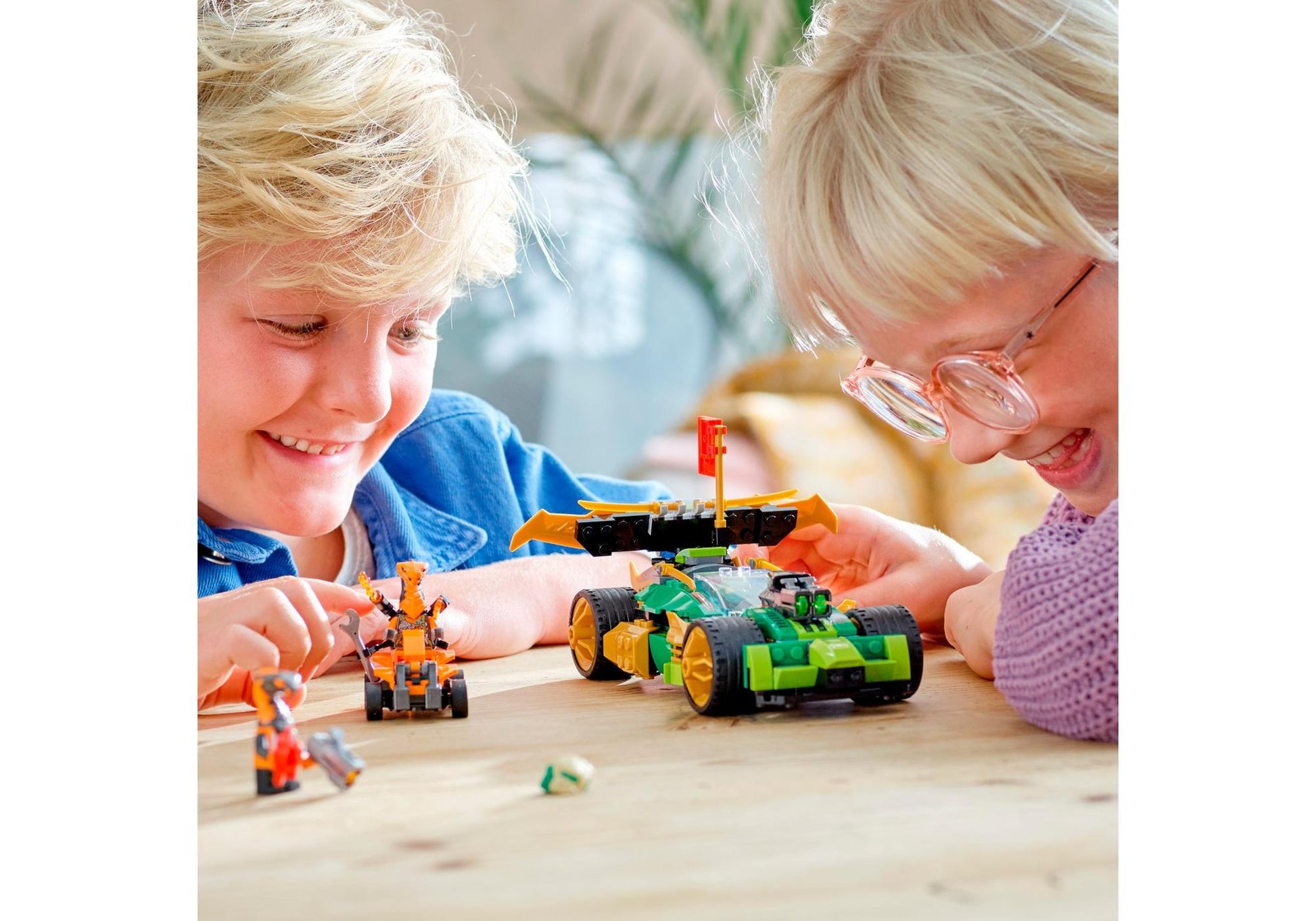 Lego 71763 Ninjago: Lloyds Rennwagen EVO - plegobil