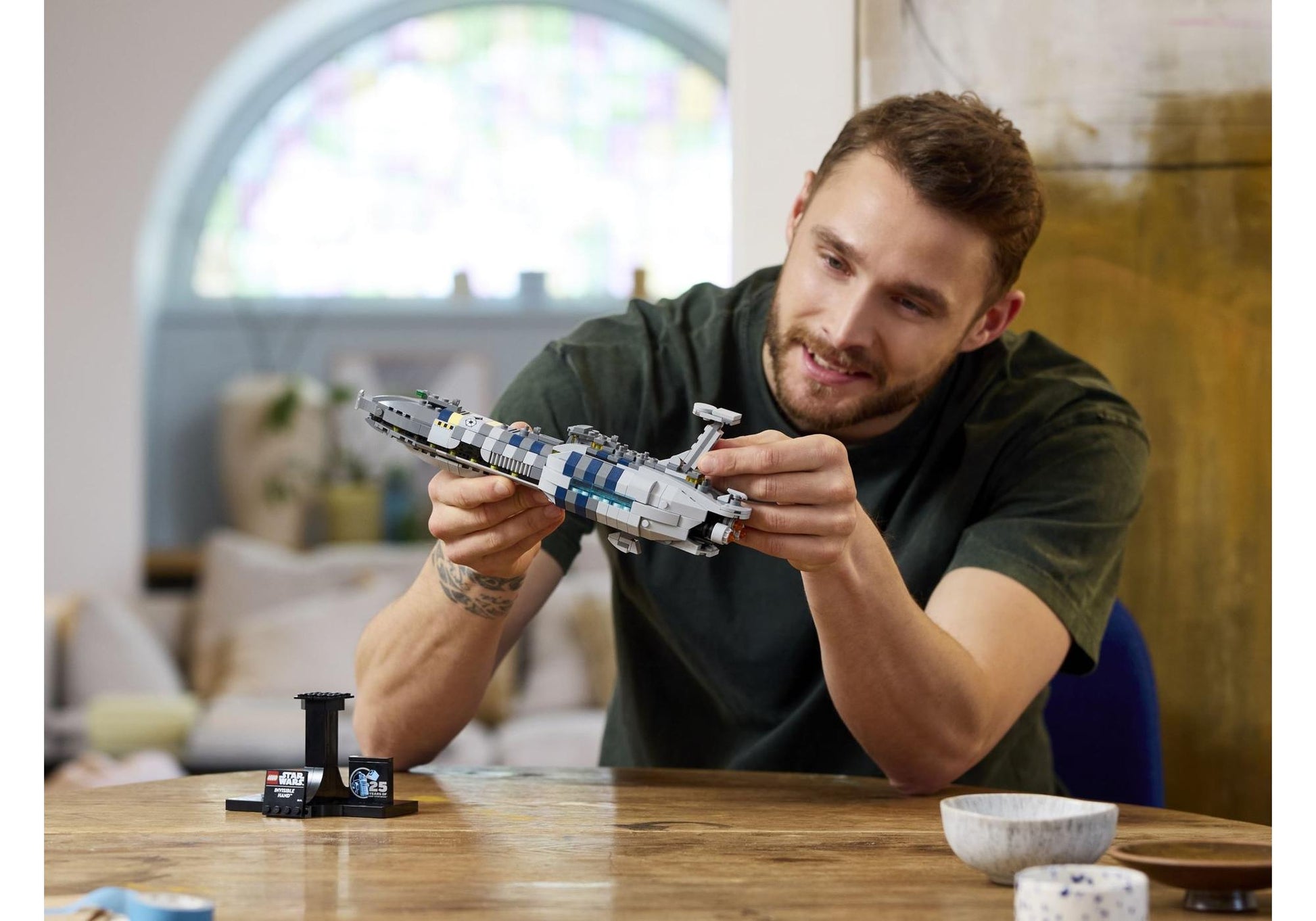 Lego 75377 Star Wars: Invisible Hand - plegobil