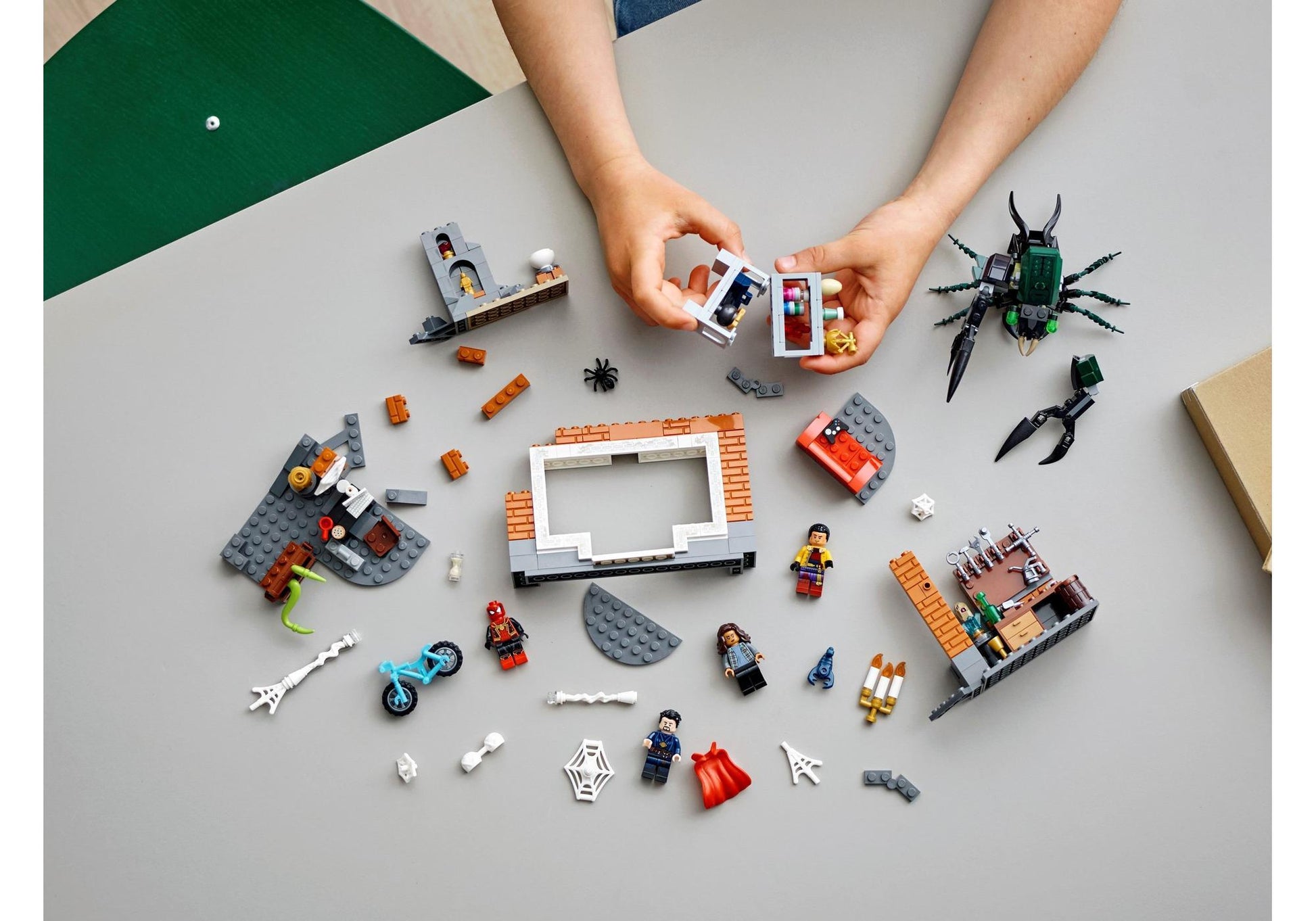 Lego 76185 Spider-Man: Spider-Man in der Sanctum Werkstatt - plegobil