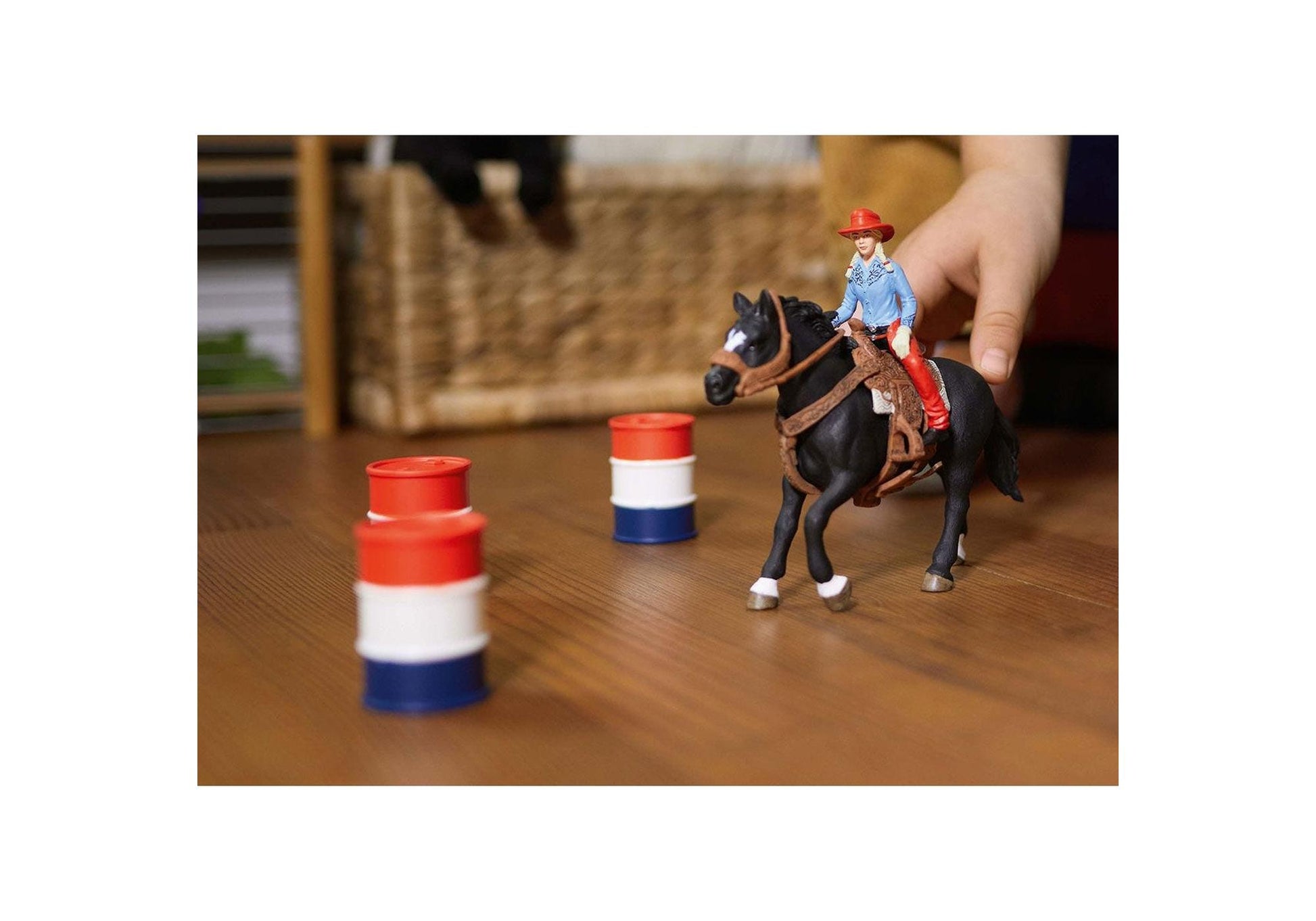 Schleich 42576 Farm World: Barrel Racing mit Cowgirl - plegobil